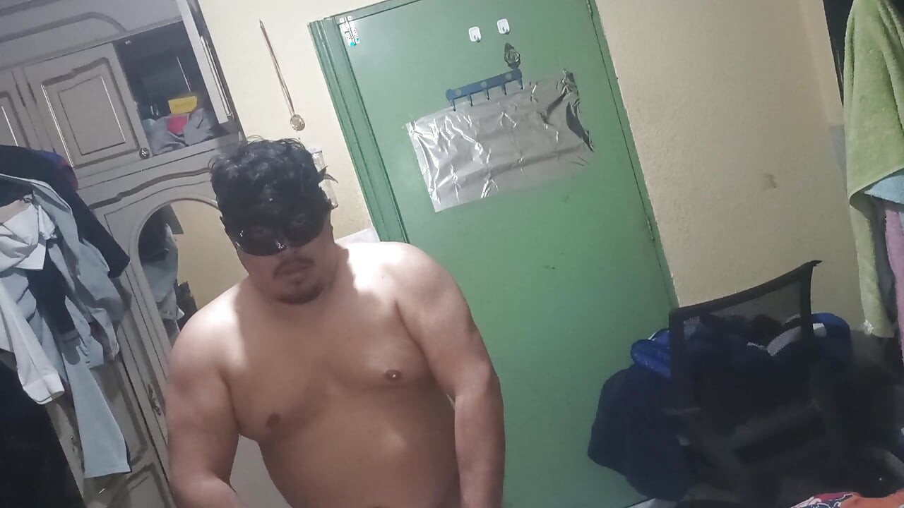 O lovește pe soția mea foarte tare pentru podul ei suculent până termină cu plăcere, umedă, sexy mascată