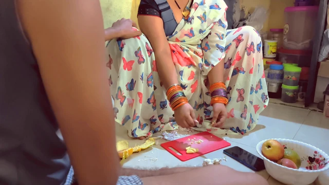 Stepmom ko Goa trip ke bahane mood me lake chhod
