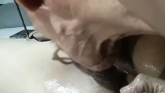 Полное видео моей красивой жены, так много мокрой киски, чтобы сквиртовать, и я кончаю в нее