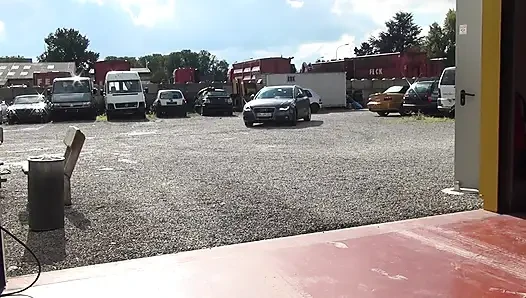 Araba garajında seks partisi