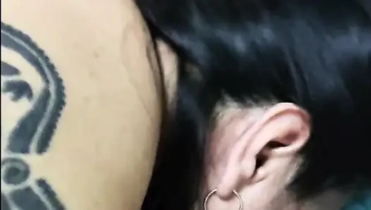 Sevgilim beni seksi iç çamaşırlarıyla alıyor