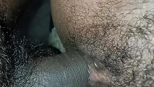 Девушка дези Ki Thukai в тишине