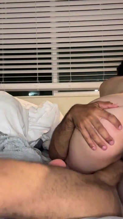 2020년 7월 22일 자지를 빨아주는 18세 의붓여동생 흑인 대물 자지와 섹스하는 흑인 대물