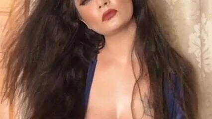 sunita bhabhi bikini pehenkar nahate huye pakri gayi