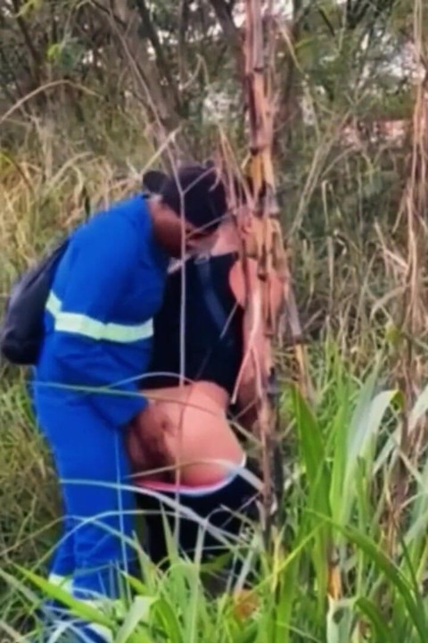 Worker Fucks in the Bush Strangers