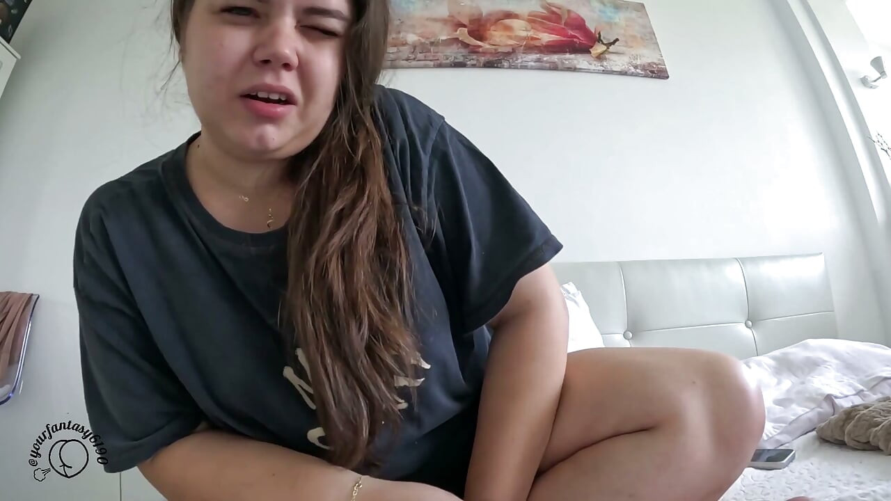 Bloated Beauty: Farting & Rubbing My Swollen Belly