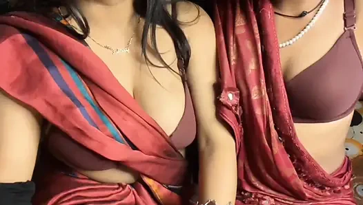 Zwei lesben fingern sich gegenseitig die muschi, französisches küssen und dirtytalk-spaß