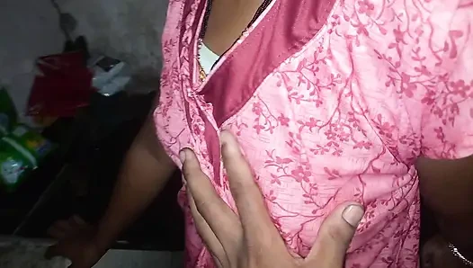 Anjali Yenge'yi biriyle buluşmak için odaya çağırdı.