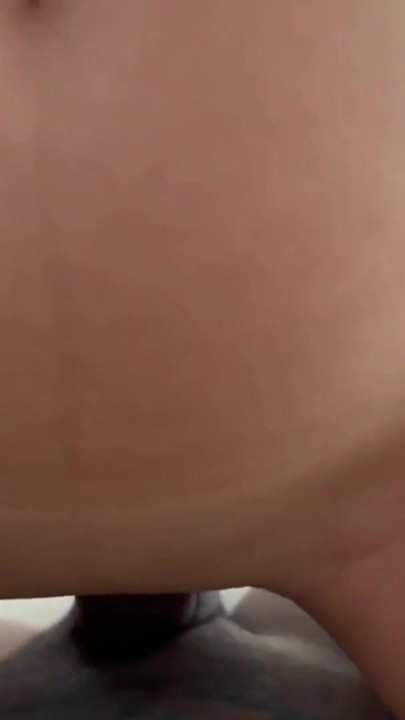 Schlüsselmoment von "stieftochter fickt in pov und nimmt sperma"