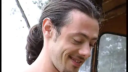 Cewek seksi rambut pirang lagi asik nyepong kontol dan di-fingering di luar ruangan