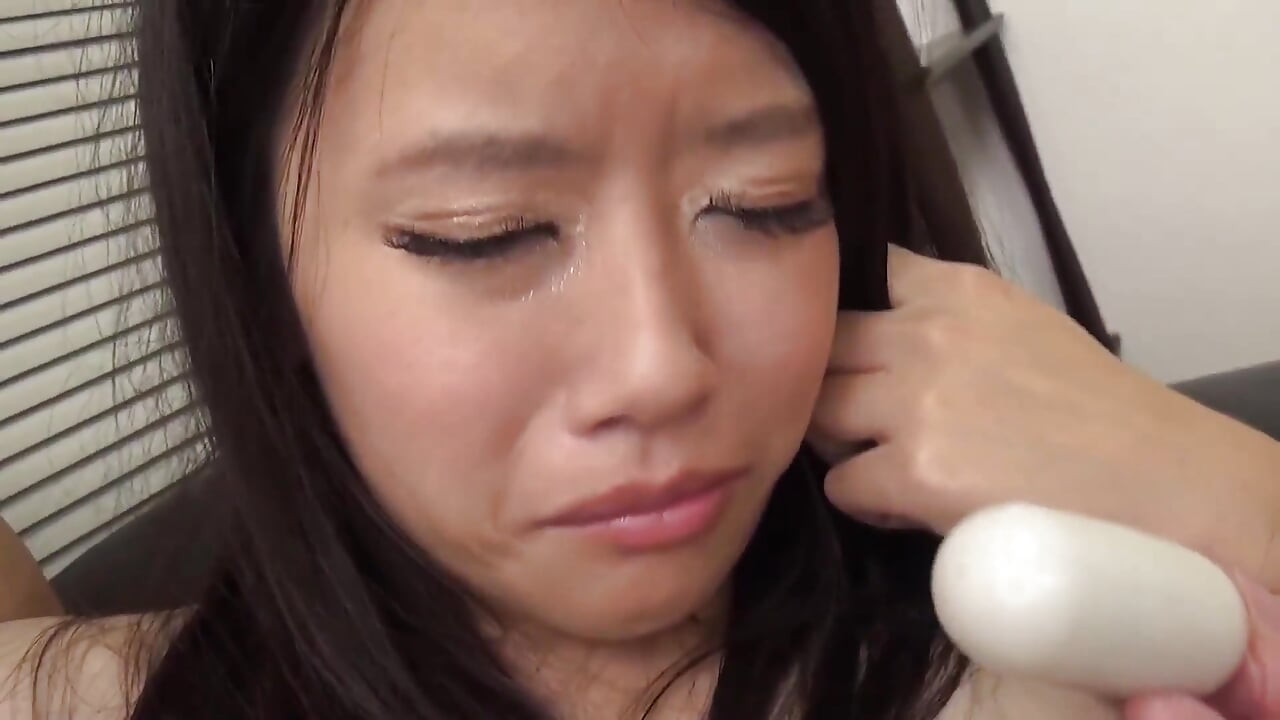 Asian MILFs Scene-2_sexy Japanese Woman in Lingerie Enjoys a Threesome with Friends