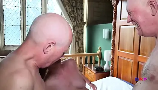 Rosalindxxx yaşlı adam dörtlü seks