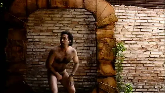 Emmeyi seven ateşli orta yaşlı seksi kadın için İtalyan klasik sikişi