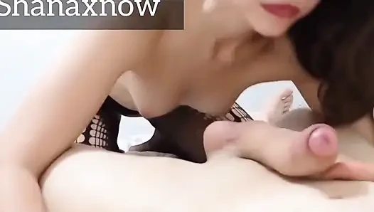 Gadis remaja nakal dengan pantat bahenol lagi asik nyepong dan ngentot fishnet sampai dicrot di muka