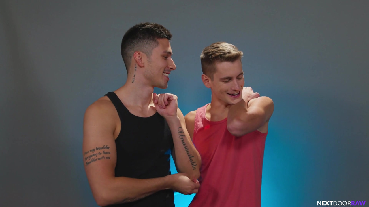 华丽的twnk性感翻转乱搞现实生活中的tatted BF大屁股