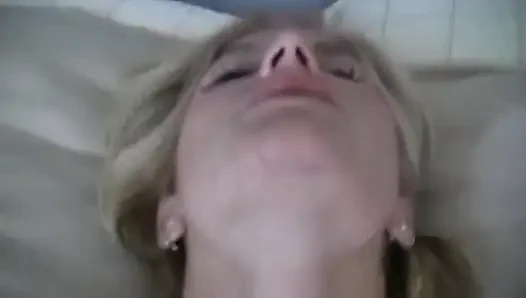 Teen enjoys her new vibrator