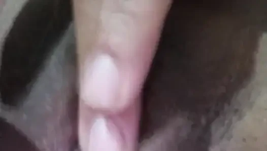Brunette masturbasi di rumah