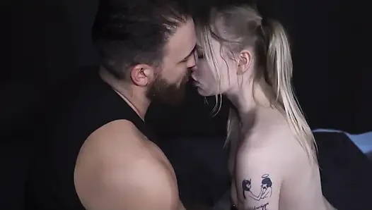 Airtight - onu hindi gibi dolduruyorlar