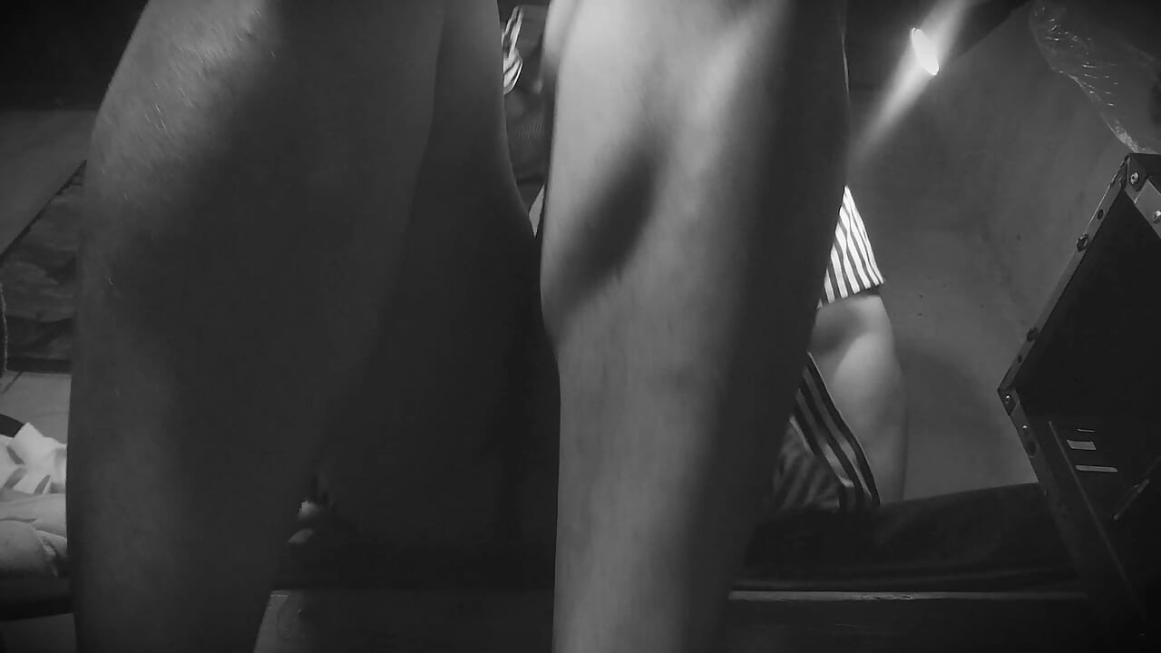 สุภาพบุรุษเซ็กซี่หมายเลขหนึ่ง - ใช้เท้าอัตโนมัติ - ทาสีผนังสีขาวด้วยน้ําเงี่ยน - ตูดขึ้น