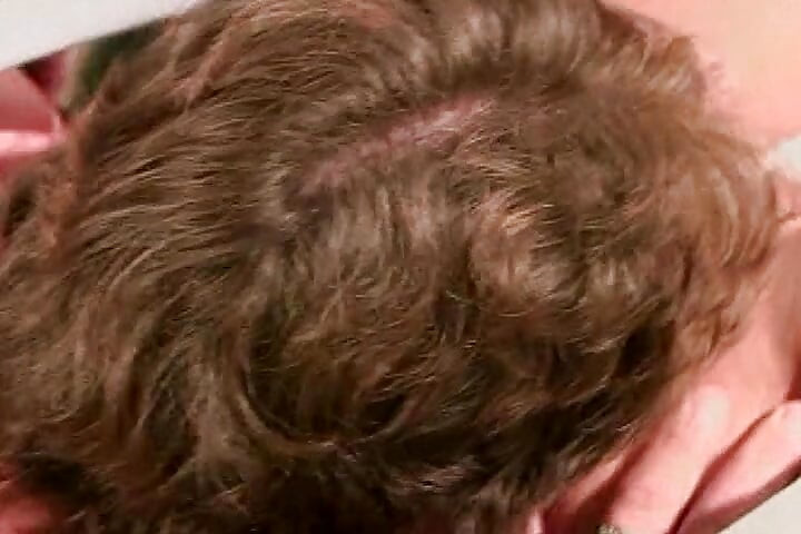 Berühmte asiatische MILF-tussi, geteilt von zwei riesigen schwänzen