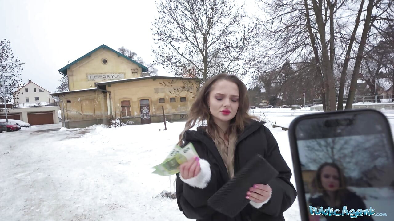 Hot Russian Ballerina har hendes stramme fisse penetreret min en stor fed pik - Public Agent