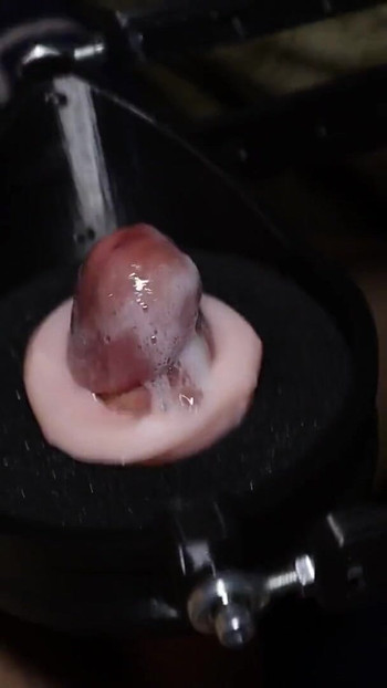 Unforgettable moment from "Automatic masturbator in action but I try not to cum and I succeed!"