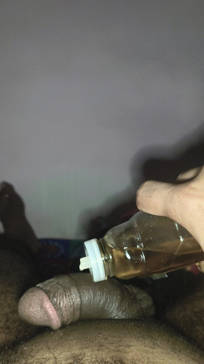 Μασάζ με λάδι σε παρθένο πούτσο