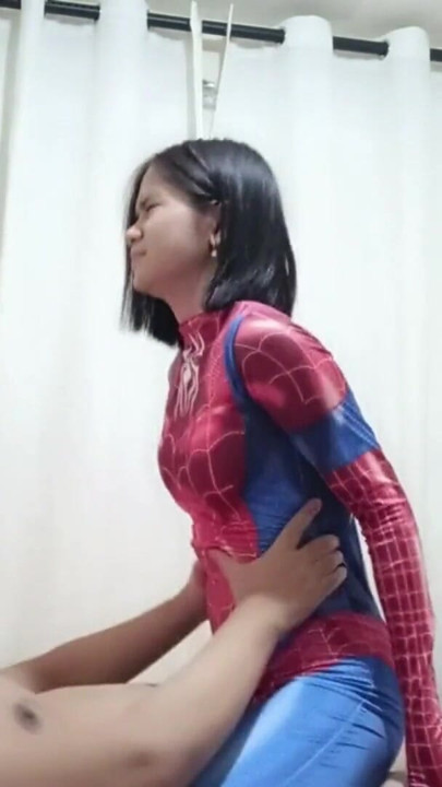 Când eroii se ciocnesc - PETER FUCKER FUTUT-O PE SPIDERGIRL | Clipul 1