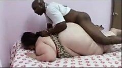 Stort fett tjejsex med svart man med stor kuk