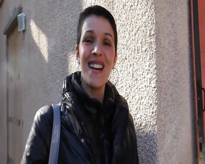 Esmer MILF (orta Yaşlı Kadın) Üç Büyük Büyük Yarrak Tarafından Sikikleri