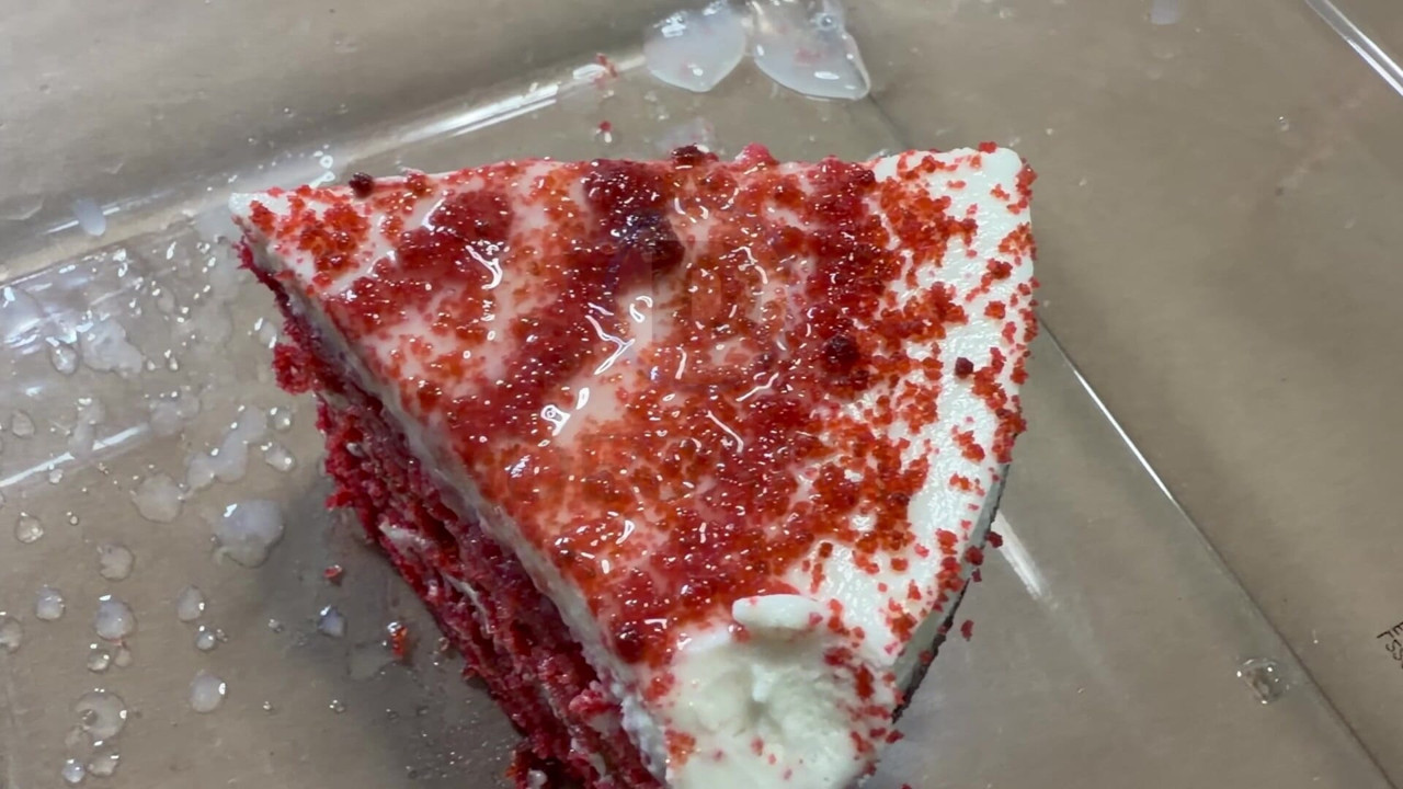 Cumming on cake