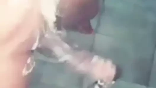 onun ağır ve asılı shemeat duş