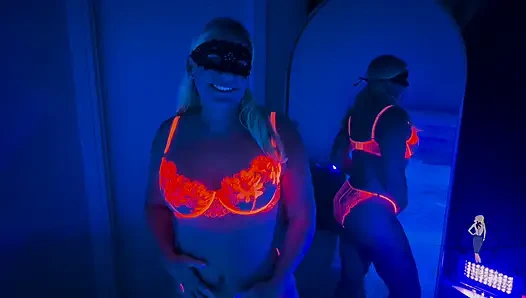 Işıklar Aşağı, Parlıyor