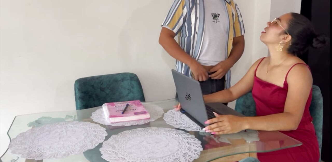Profesoara și dacă vrei mai bine dă-mi ora la tine acasă