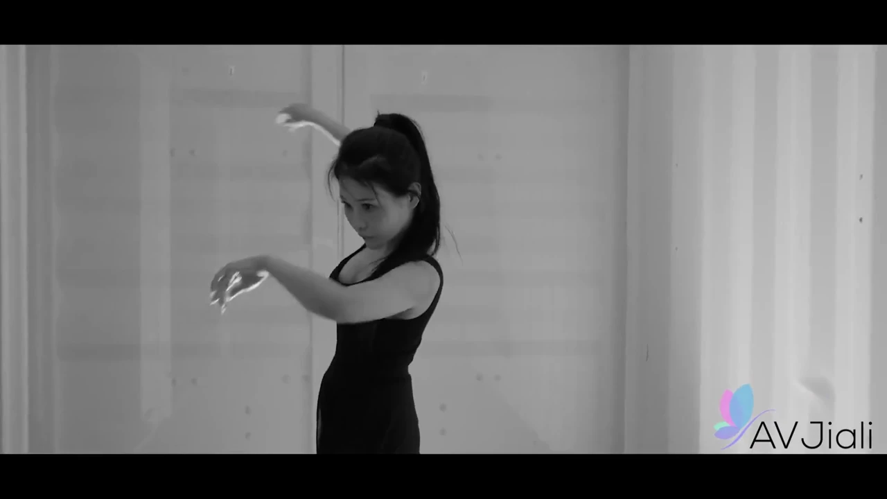 Xian'erai erotik sanat için seksi ve dansı harmanlıyor