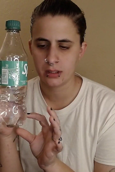 2 Soda Pops Belch Σύγκριση