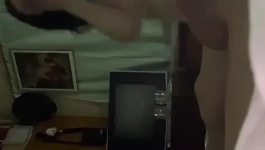 Istri nakal bertato ini nyepong kontol tetangganya waktu suaminya lagi di kantor