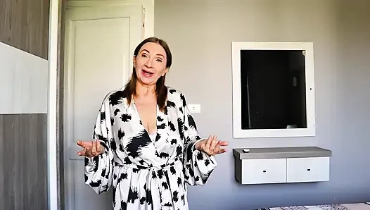 Olgun büyük memeli futanari üvey oğlu için sırrını ortaya çıkarıyor