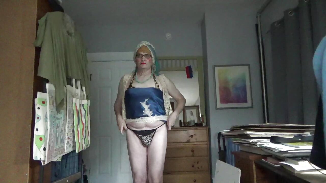 Ladyboy Serge Ave-Lusin. 2026jb