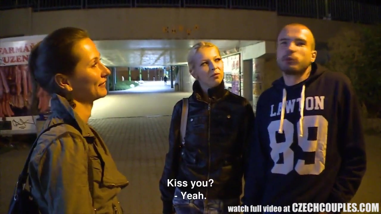 Gf交換のためにお金を稼ぐ美しいチェコ人ペア