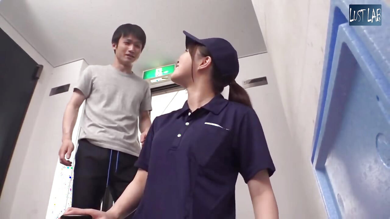 被甜煙淹沒的送貨女孩醒來時發現身體會對每一次觸摸做出反應 第1部分