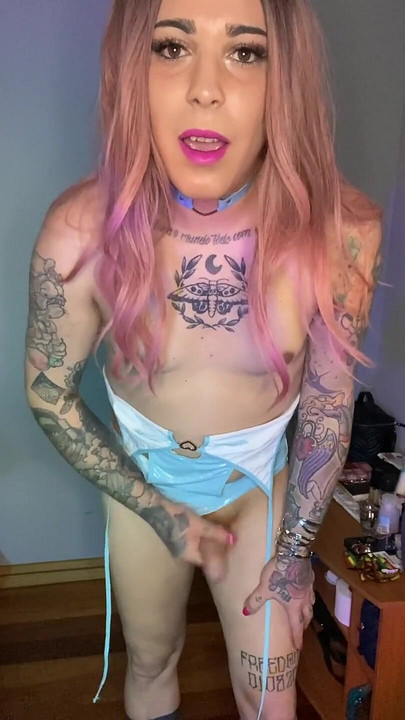 ตุ๊กตาบาร์บี้ที่มีรอยสักชักว่าวเพื่อคุณ