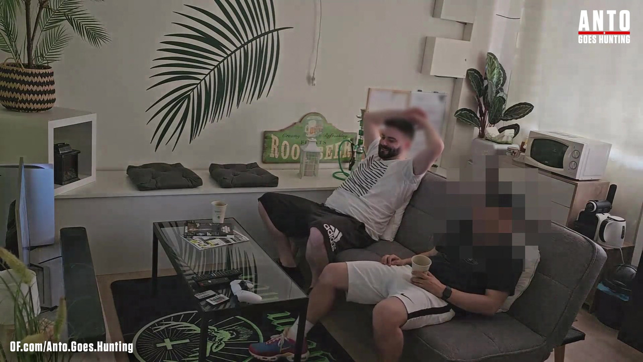 我的直男朋友“chris”（他以前发现我在撸管）上一次问我，并给我惊喜