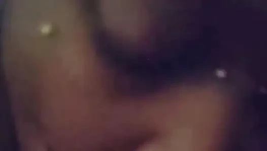 Сосу и не даю кончить хую, пока он не плюет