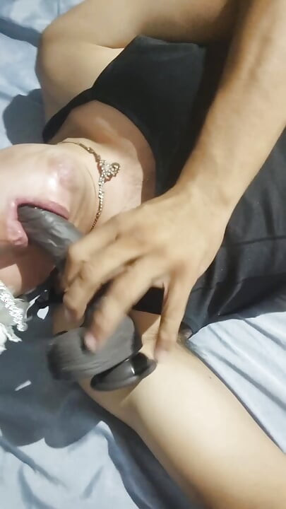 Gay ince dildo ağızda ve dil tangada