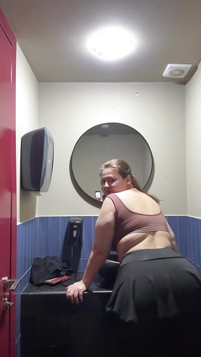 Pawg público baño la masturbación