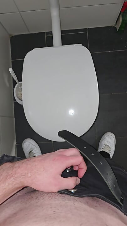 Maskovaná surová toaleta Gay Dom honí si Tease PhantomGentX