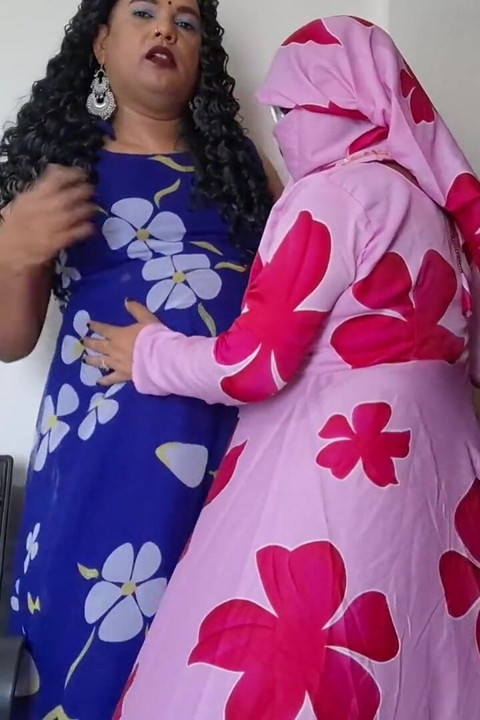 Khadija si penggemar india yang pengen ketemu sama dua cowok