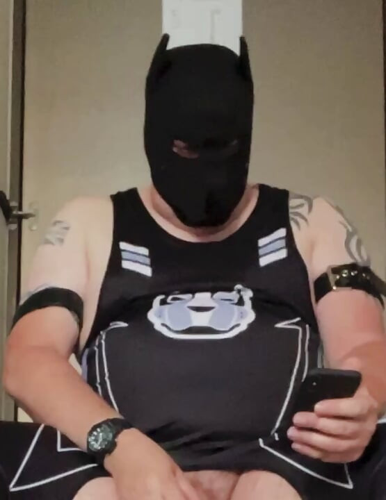 Dark Barker Spurts a Load