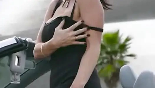 Luxurious Pussy in a Mercedes